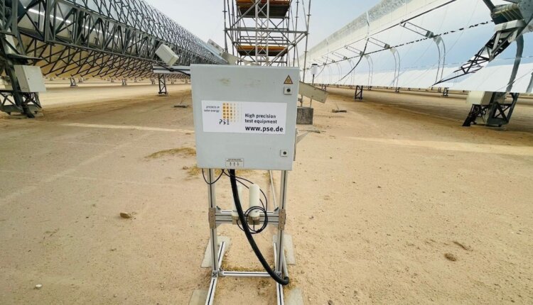 Solar thermal power plants: autonomous measuring device determines pollution