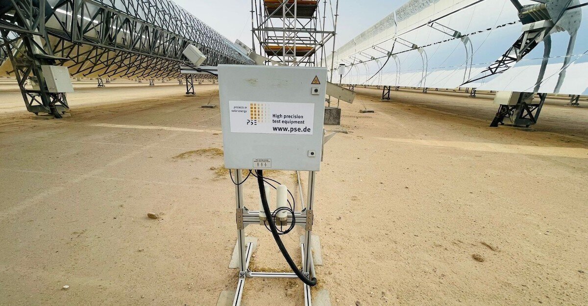 Solar thermal power plants: autonomous measuring device determines pollution